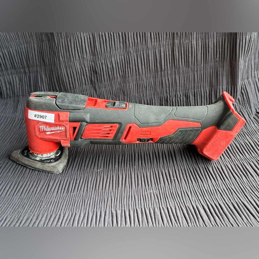#2907 Milwaukee 2626-20 M18 18V Lithium-Ion Cordless Oscillating (Tool only)